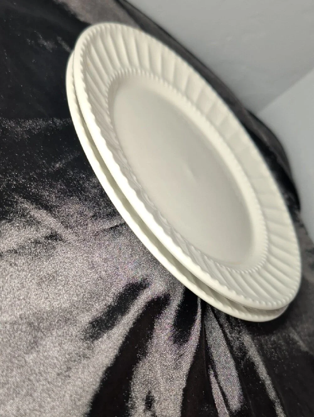 Gibson White Ridged Ceramic Dinner Plates - Set of 2